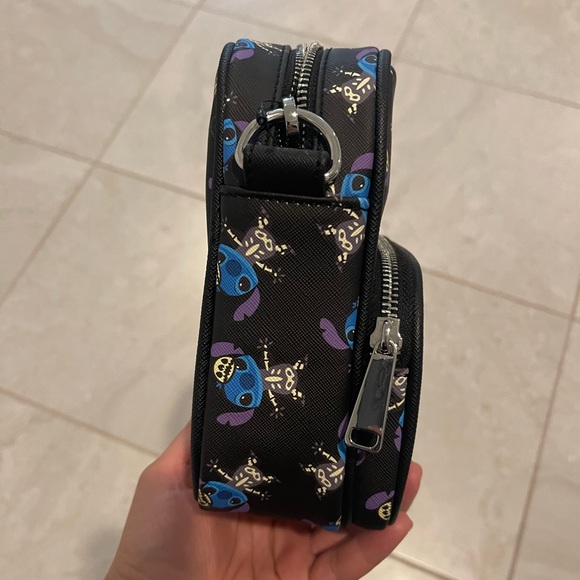 Disney Her Universe AOP Lilo & Stitch - Skeleton Stitch Crossbody - Picture 6 of 15